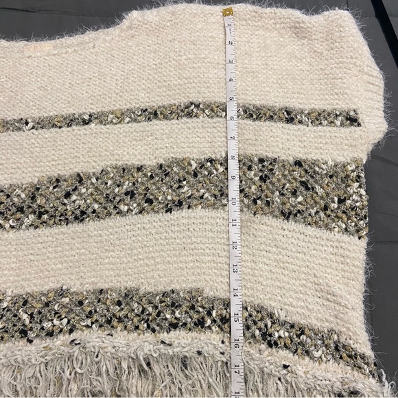 Anthropologie Moth Knit Poncho Sweater with bottom fringe Large - Picture 5 of 7